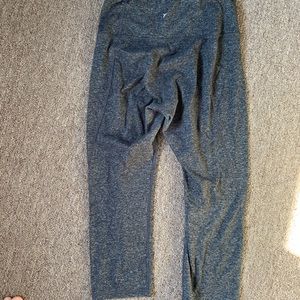 Size M cropped Old Navy Gray Leggings